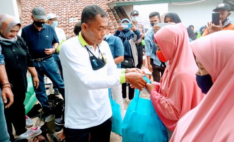 Blusukan ke Anjasari, Bupati Ruhimat Naik Motor Trail