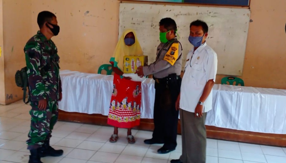 Bhabinkamtibmas Polsek Rambutan Kembali Serahkan Paket Sembako