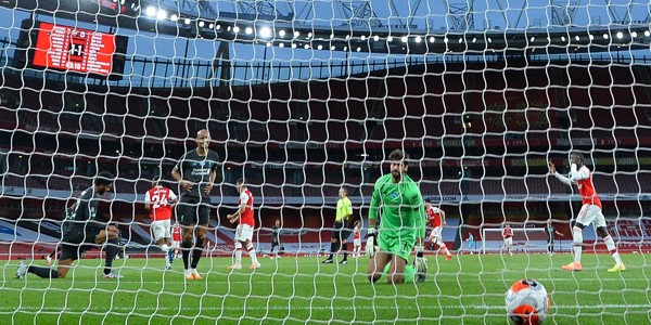 Blunder van Dijk-Alisson Kubur Impian Liverpool Cetak 100 Poin