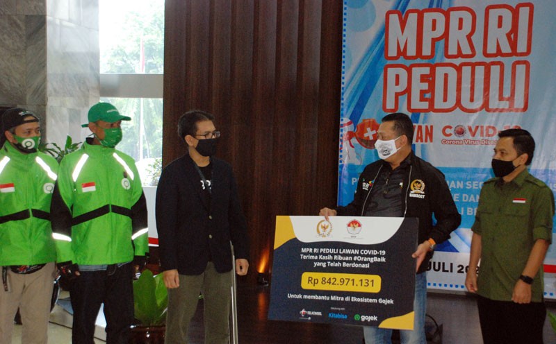 Program MPR Peduli Berbagi Pulsa kepada Ojek Onlien