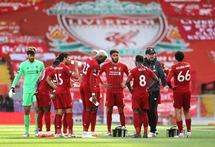 Liverpool Minta Suporter Jangan Berkerumun Di Luar Stadion