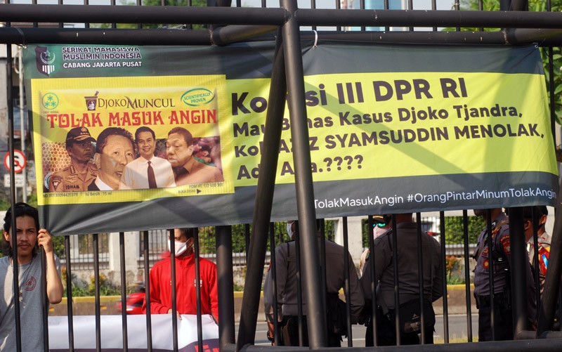 Copot Aziz Syamsuddin Sebagai Anggota DPR