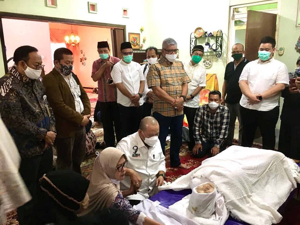 Makamkan Ibundanya, LaNyalla Selalu Ingat Pesan Ini