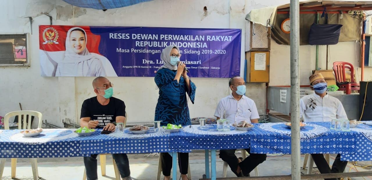 Blusukan ke Dapil, Lucy Kurniasari Bagikan Sembako