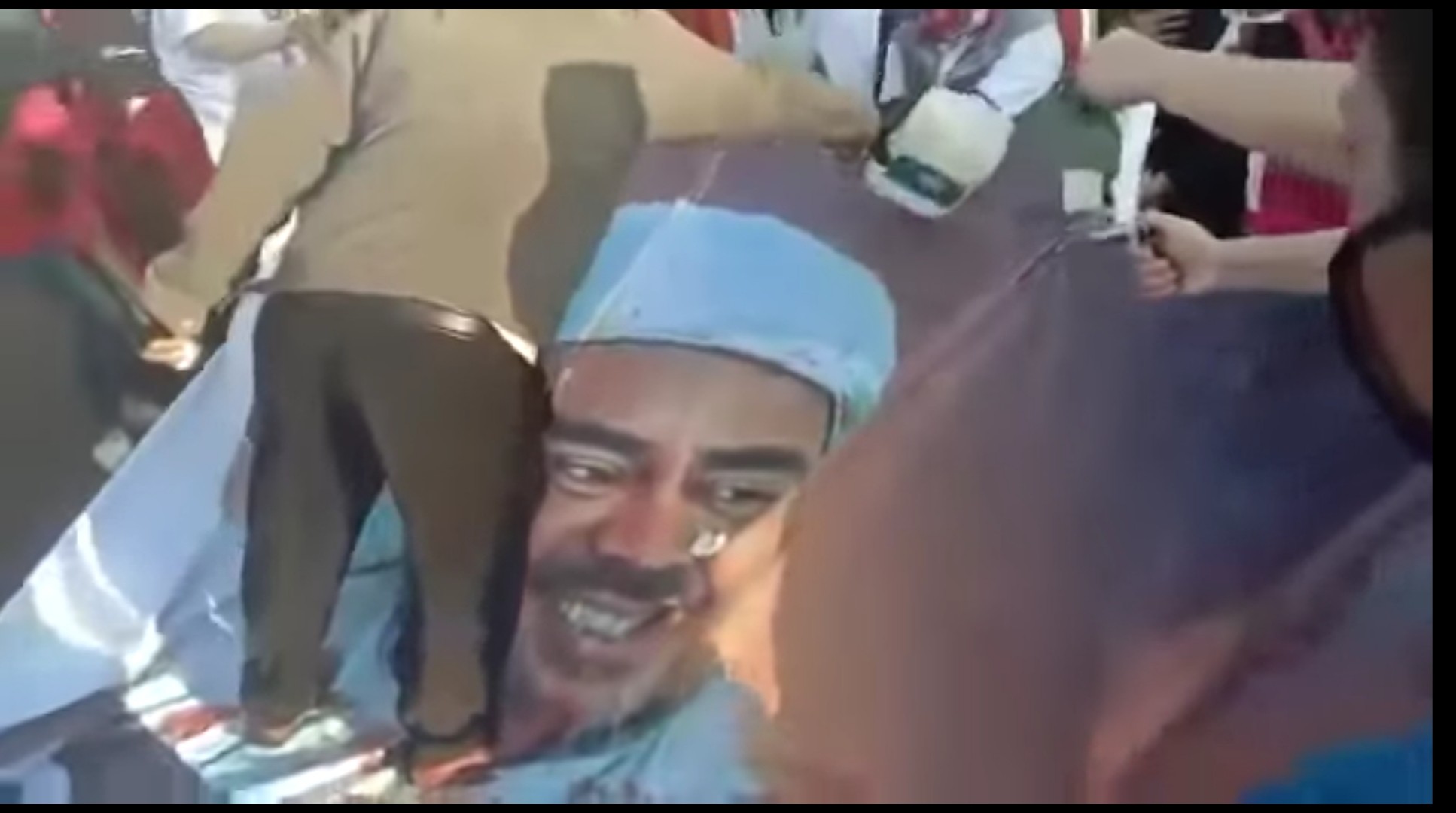 Pendemo Coba Bakar Foto Habib Rizieq, Novel: Saya Menantang Perang Mereka