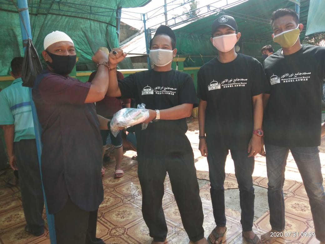 Tangkal Corona, ForJob Salurkan Ratusan Masker ke Panitia Qurban