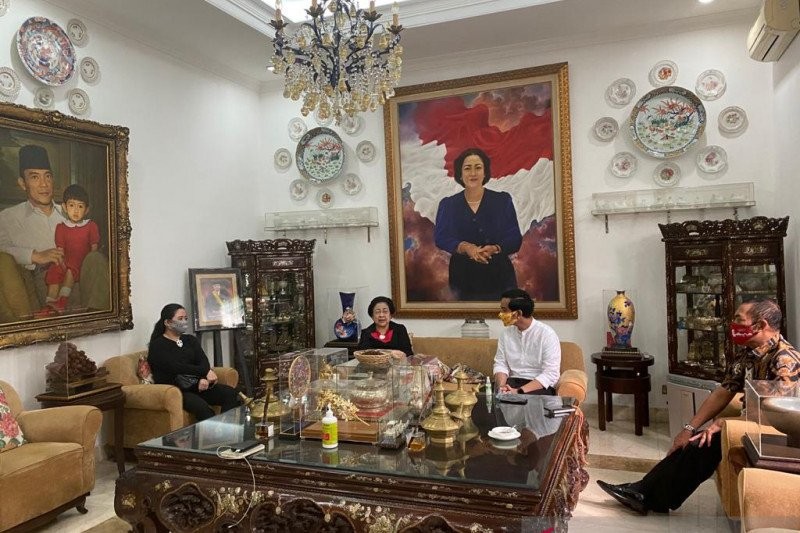 Megawati Terima Gibran dan Ketua DPC PDIP Solo di Teuku Umar