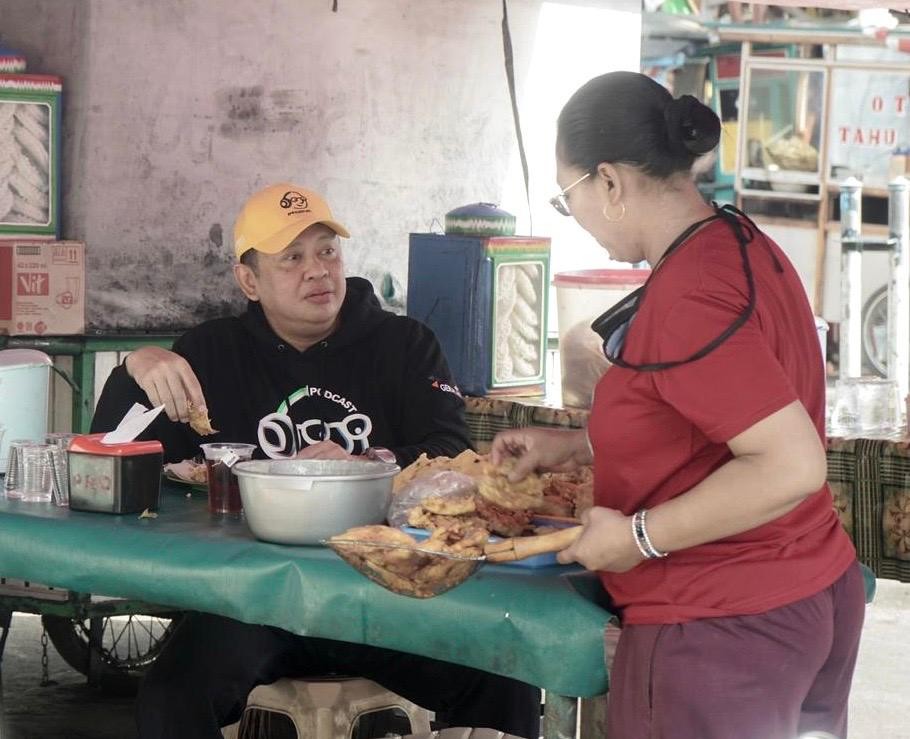 Bertemu Pedagang Sukses Nasi Pecel, Bamsoet Dorong UMKM Jualan Lewat Online