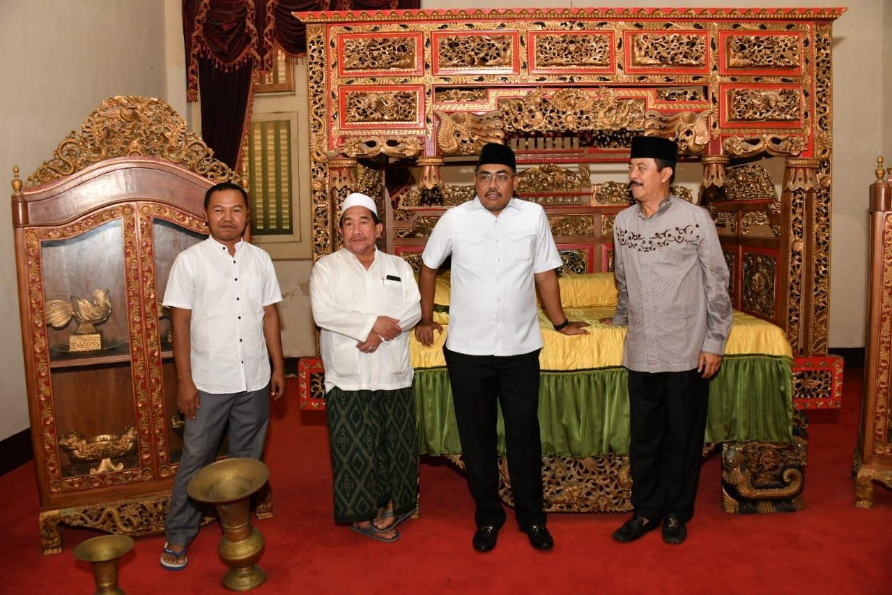 Kunjungi Keraton Sumenep, Gus Jazil:  Penyebaran Islam Dengan Tetap Menghormati Budaya