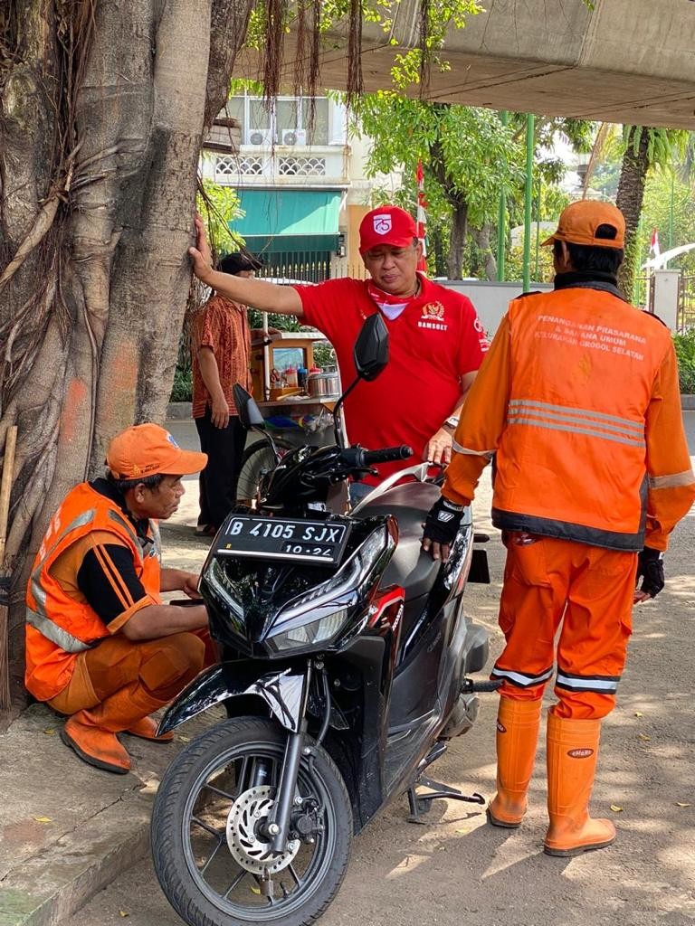 Bamsoet Undercover Bersama Petugas Kebersihan Pemda DKI Jakarta