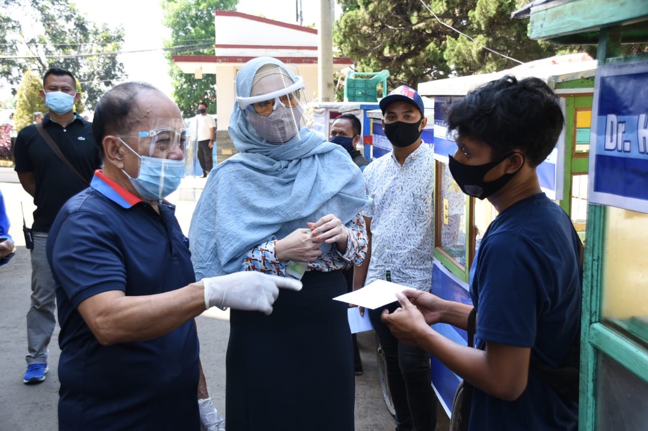 Syarief Hasan Berikan Bantuan Modal Usaha Untuk UMKM Kabupaten Cianjur