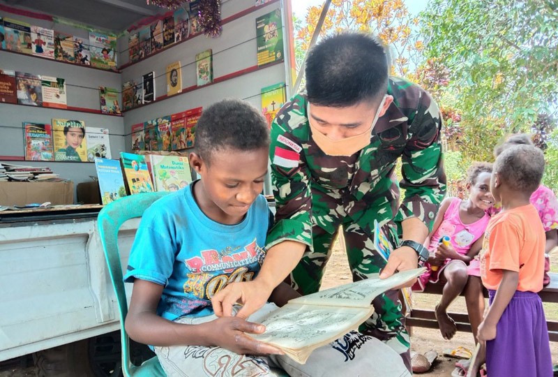 Perpustakaan Keliling Yonif 125/Simbisa Kembali Sambangi Anak-Anak Perbatasan