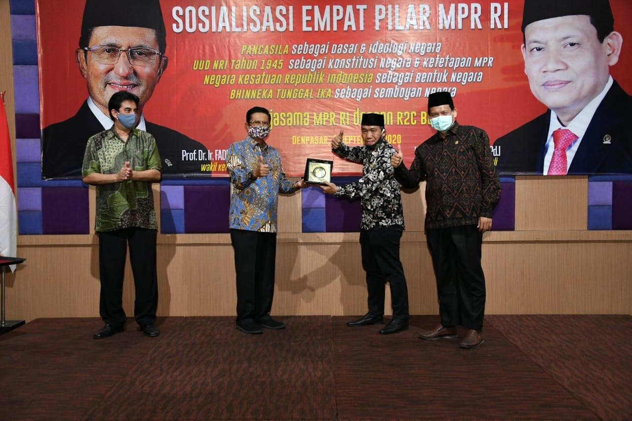 Pandemi Belum Usai, Pimpinan MPR Ajak Masyarakat Patuhi Protokol Kesehatan