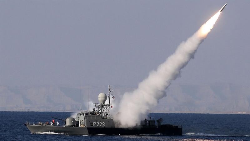 Tegang, Pesawat Militer AS Dekati Area Latihan Perang Iran di Selat Hormuz