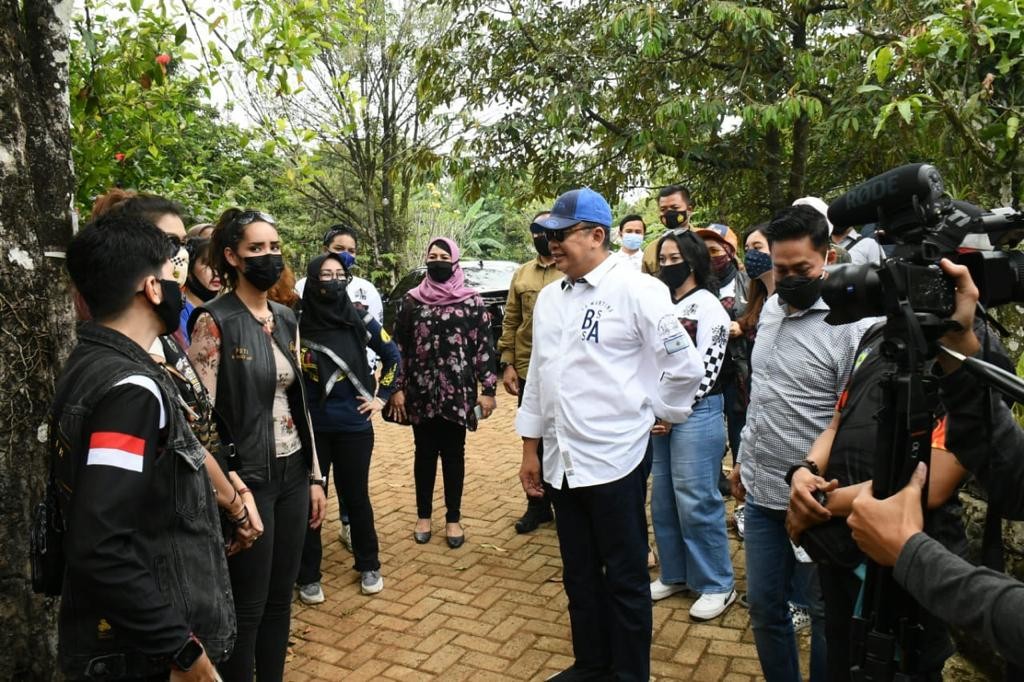 Ngobras dengan Lady Bikers, Bamsoet Ajak Jadi Relawan Empat Pilar MPR RI
