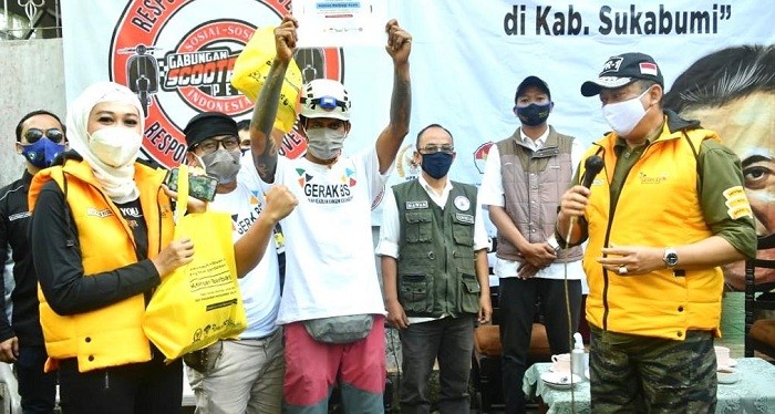 Bamsoet Berikan Bantuan Kepada Korban Banjir Bandang Sukabumi
