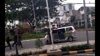 Ambulance Ditembaki Gas Air Mata Saat Demo Omnibus Law, Ini Kata Polisi
