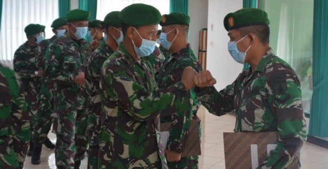 Kasrem Lepas Lima Prajurit Terbaik