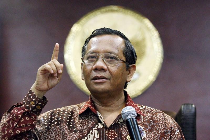 Natalius Pigai: Mahfud MD Lebih Banyak Bicara Tanpa Kerja, Harusnya Dicopot!