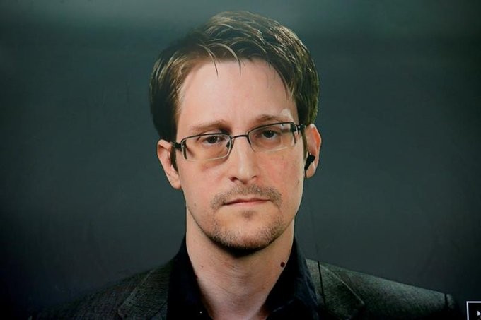 Rusia Berikan Hak Tinggal Permanen ke Edward Snowden