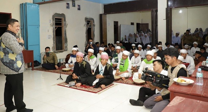Blusukan ke Medan, Anis Matta Disambut Ratusan Santri
