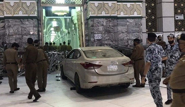 Ini Penjelasan Otoritas Makkah Soal Mobil Tabrak Gerbang Masjidil Haram