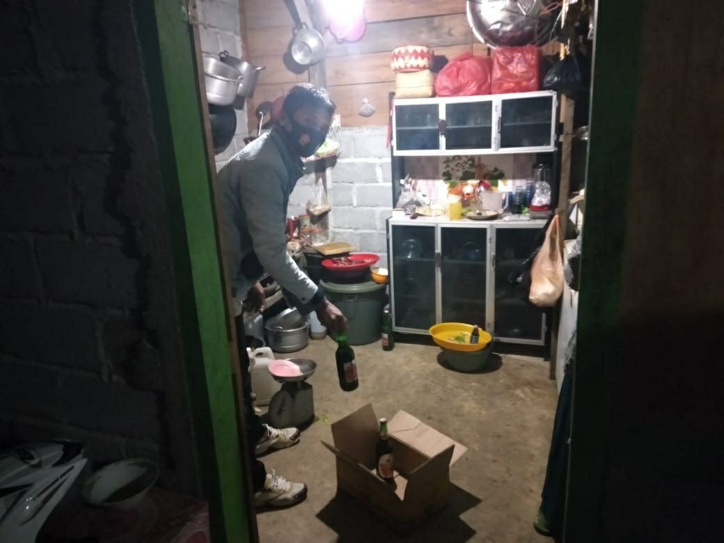 Gegara Polisi Datang, Warga Pesta Miras Kabur
