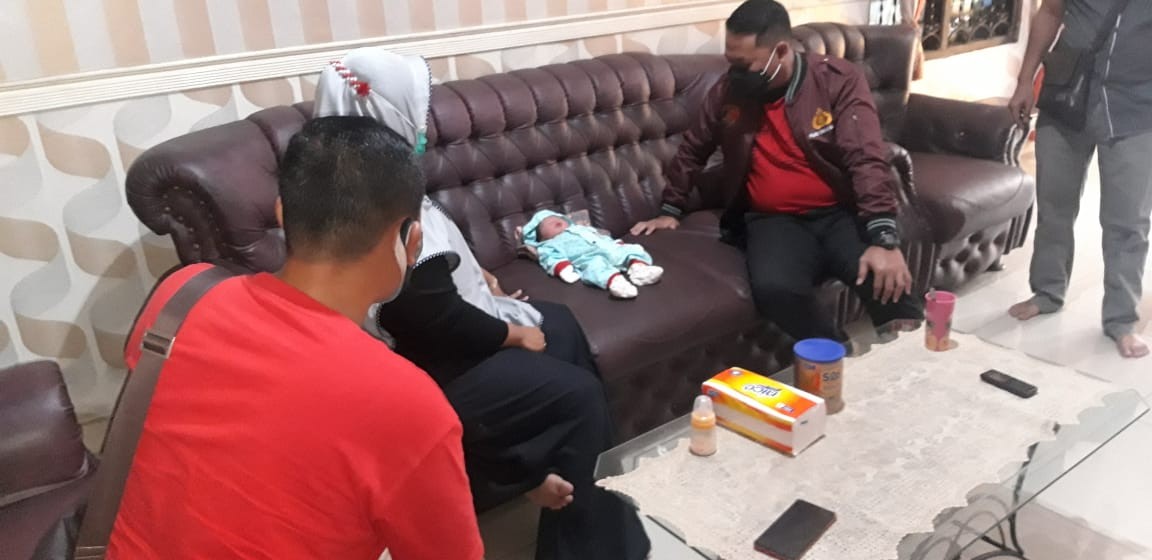 Penemuan Bayi Laki-Laki di Teras Rumah, Gegerkan Warga Tualang