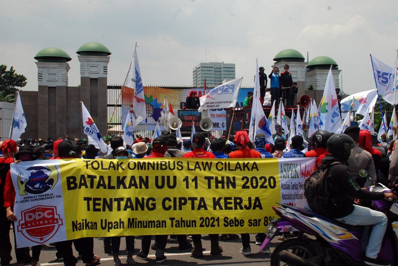 Demo Tolak Omnibus Law