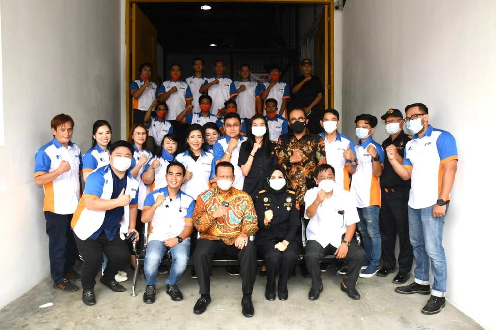 Kunjungi PT Diposin, Bamsoet Dorong Bandara Kertajati Jadi Pusat Distribusi Logistik E-Commerce