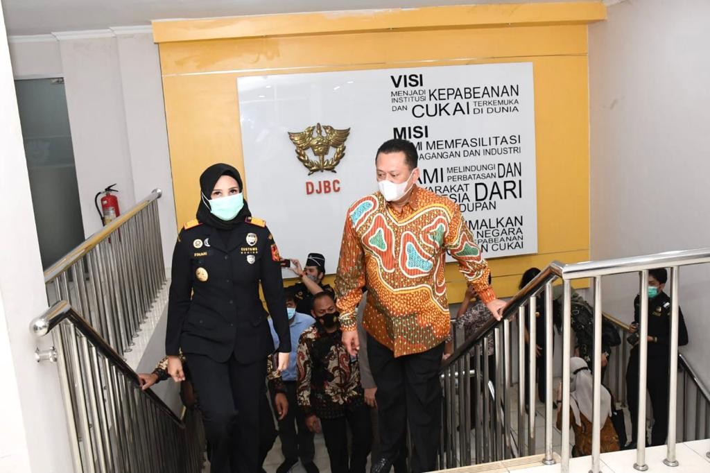 Kunjungi Bea Cukai Bandara Soekarno Hatta, Bamsoet Dorong Ekspor Produk UMKM