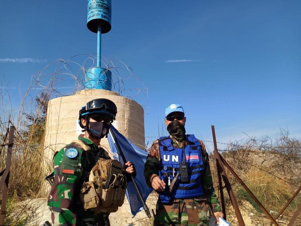Satgas Indobatt Laksanakan Pengamanan Terhadap Pengecekan Blue Barrel