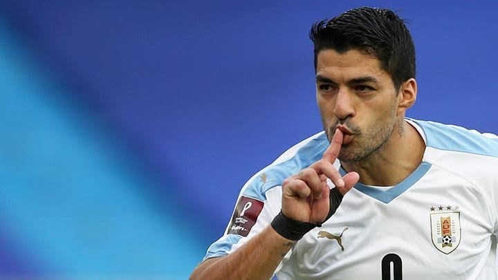 Positif COVID-19, Suarez Bakal Lewatkan Laga Lawan Brazil