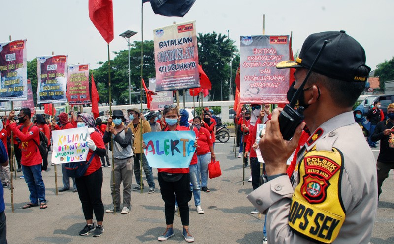 Demo Batalkan Omnibus Law
