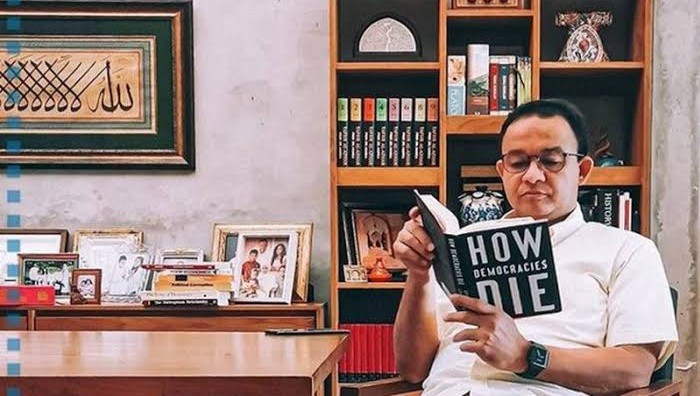 Baca Buku 'How Democracies Die', Pakar Komunikasi: Anies Jeli Curi Perhatian