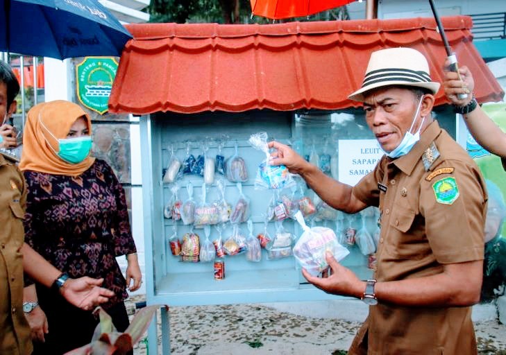Kang Jimat Resmikan Leuit Sapapait Samamanis