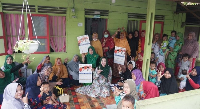 Senang Didatangi Ariska, Warga: Cantik Kali Bu Ariska