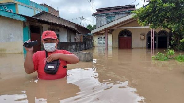 Selain Evakuasi Warga Banjir, Polres Tebing Tinggi Juga Beri Bantuan Sembako