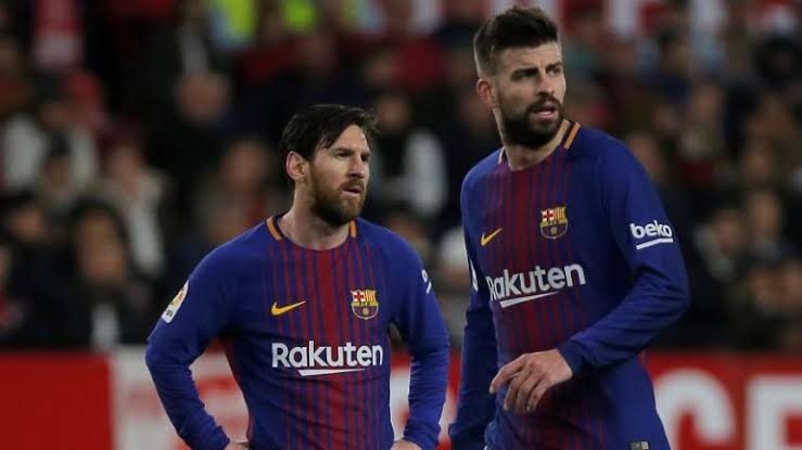 Pique Berharap Messi Tetap Bertahan di Barca