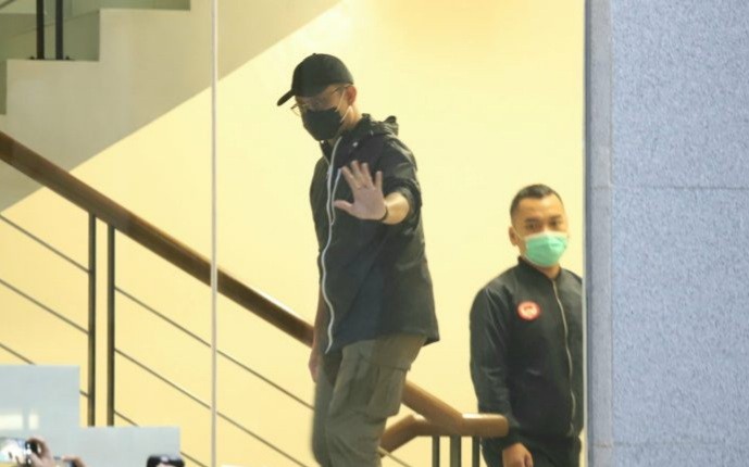KPK Tetapkan Mensos Juliari Tersangka, Tujuh Koper Uang Diamankan