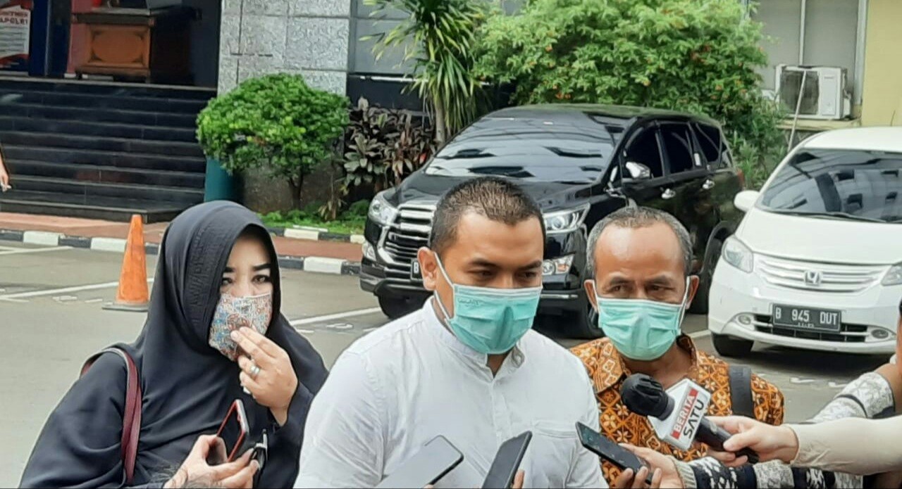 Ambil Surat Pemanggilan Tersangka HRS, Kuasa Hukum: Kita Proaktif