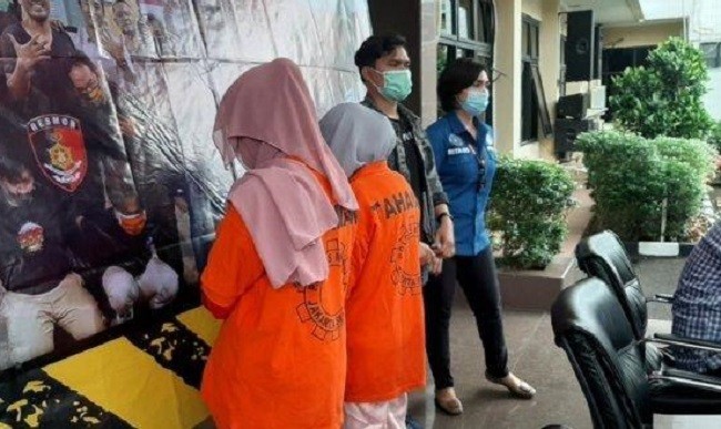 Cekik dan Cakar Lurah Cipete Utara, Dua Ibu Muda Ditangkap Polisi
