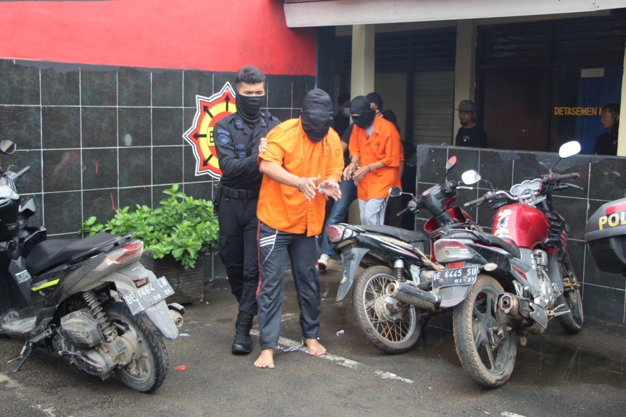 Ditangkap di Lampung, DPO Bom Bali 1 Dibawa ke Jakarta