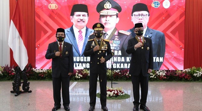 Tjahjo dan Sofyan Djalil Dapat Penghargaan Bintang Bhayangkara Utama dari Kapolri