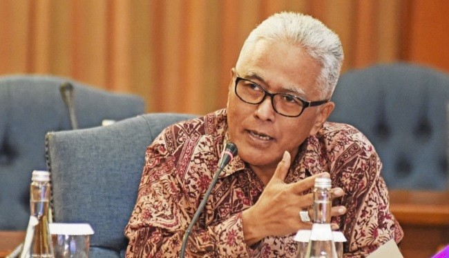 DPR: Risma Harus Lepaskan Jabatan Wali Kota Surabaya