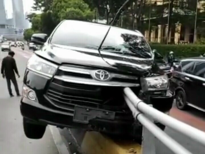 Macam Sate, Innova di Gatsu Tubruk Pembatas Jalan
