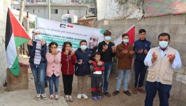 Muslim Palestina Gelar Sholat Ghaib untuk Syekh Ali Jaber