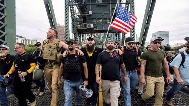 FBI Tangkap Pemimpin Pendukung Trump 'Proud Boys'