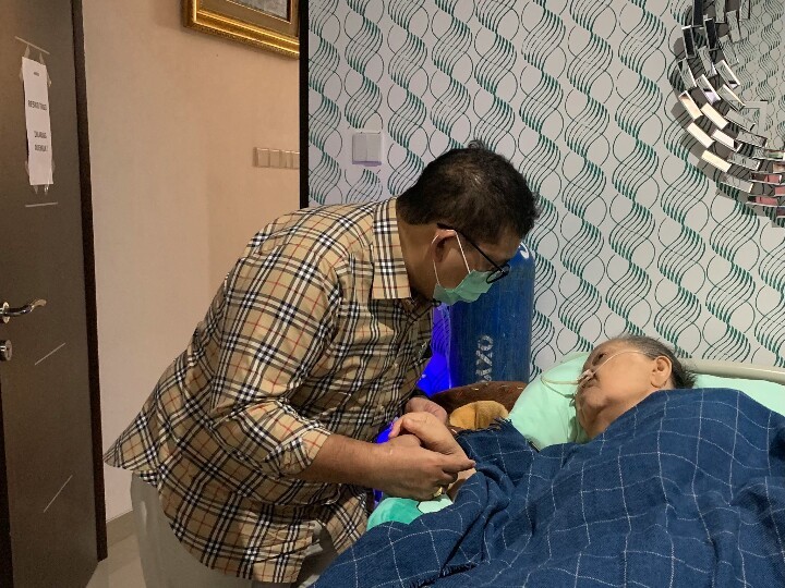 Temani Sang Bunda, Fadli Zon: Semoga Allah Mengangkat Sakitnya