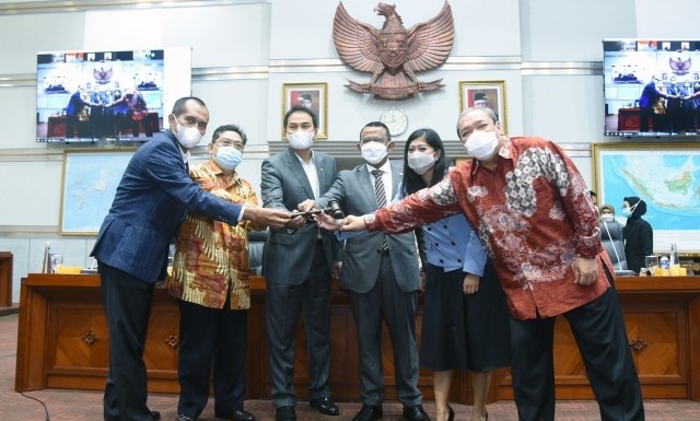 Anton Sukartono Suratto Ditetapkan Sebagai Pimpinan Komisi I Gantikan Teuku Riefky Harsya 
